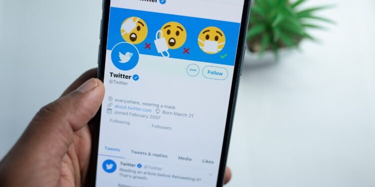 Twitter paused its verification to improve the application process